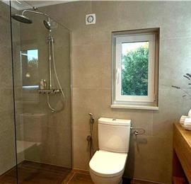 2 bedroom villa with heated pool & tennis court near Zadar, sleeps 4